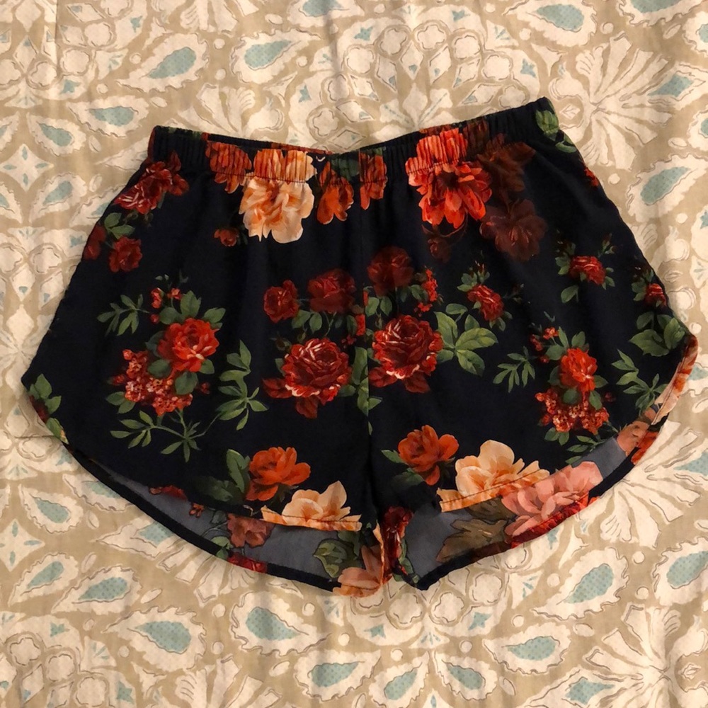 Ambiance Apparel Navy Floral Print Shorts - Size Medium